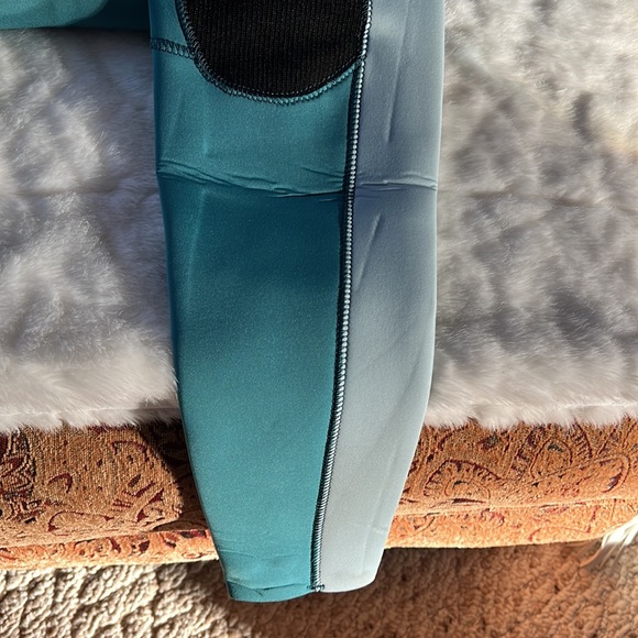 Hurley wetsuit - Picture 3 of 14